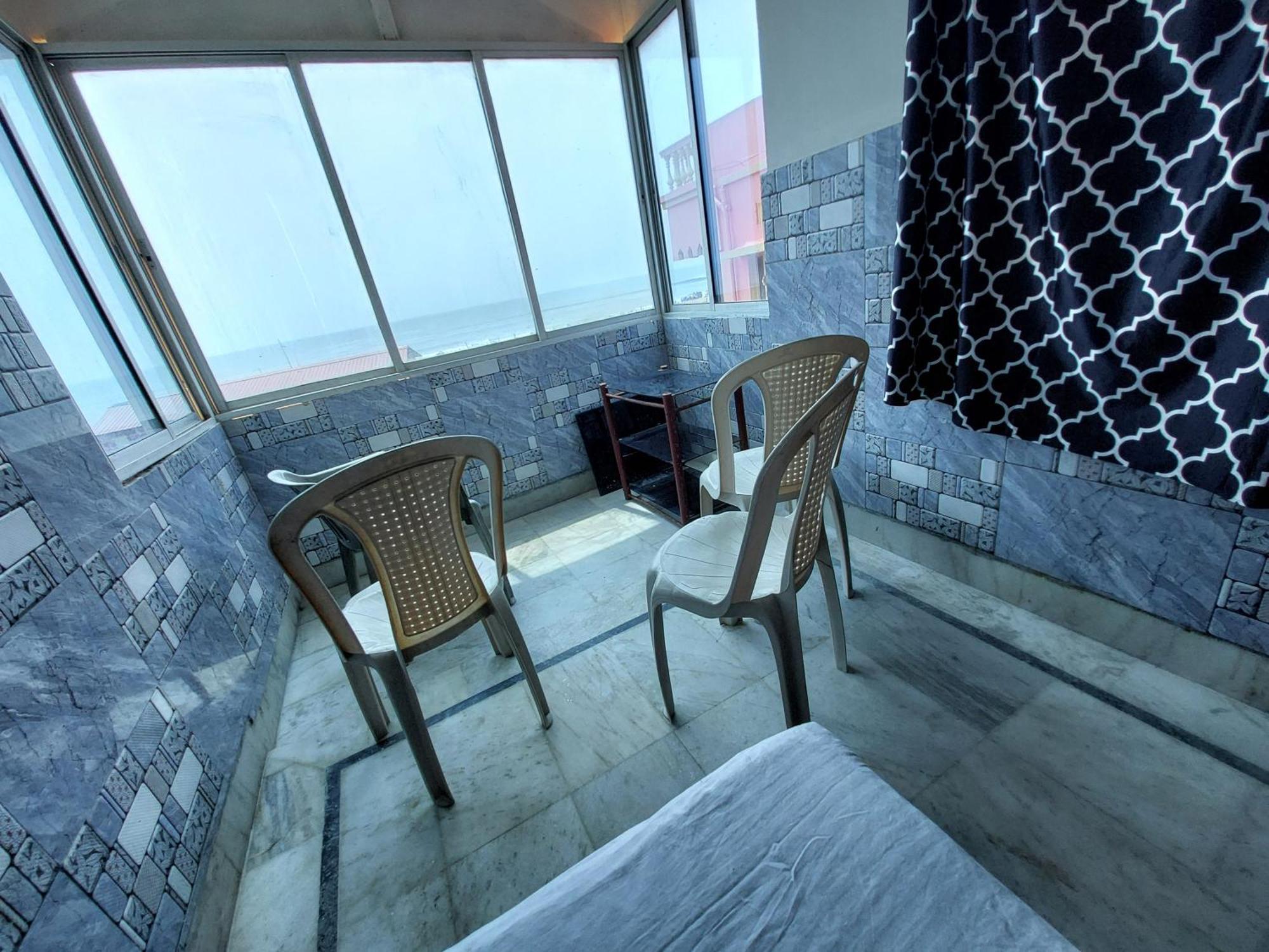 Nirman Beach Homestay Puri Esterno foto